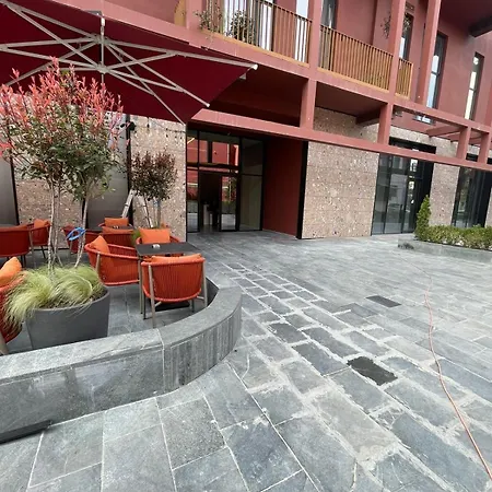 Garden Building Luxury Тирана