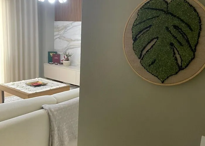 Garden Building Luxury アパート ティラナ