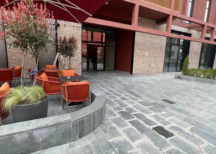 Garden Building Luxury 티라나